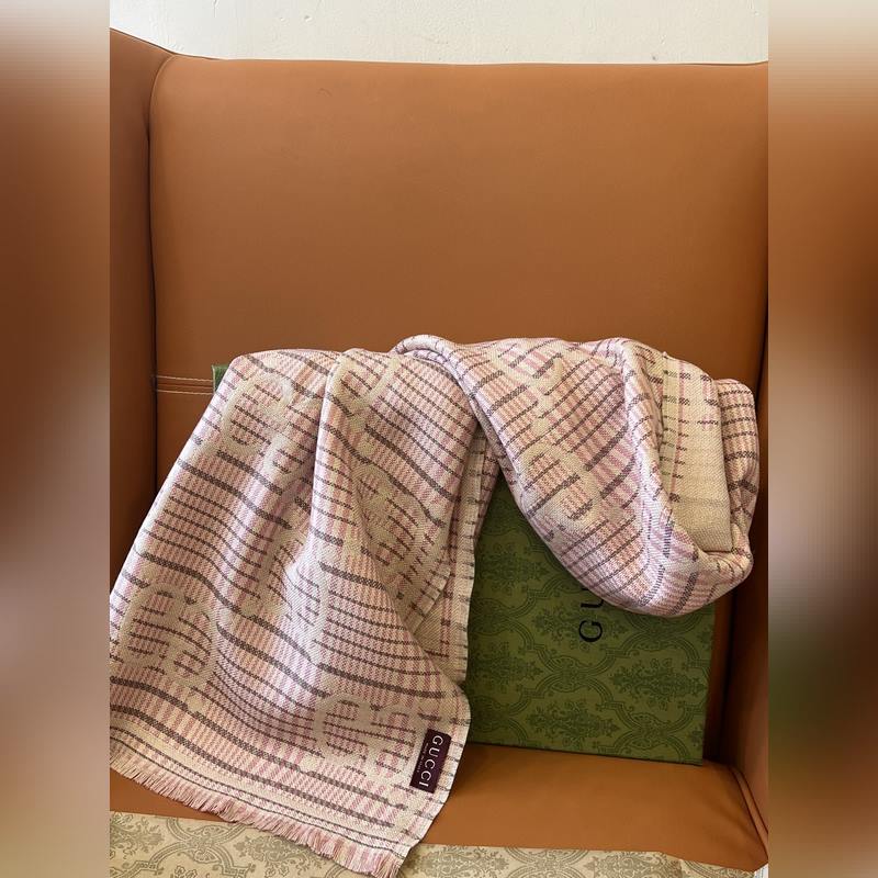 GUCCI 24年冬季雙G格紋新色玫粉色 好溫柔的配色~雙面設計， 罕見的坑條絞