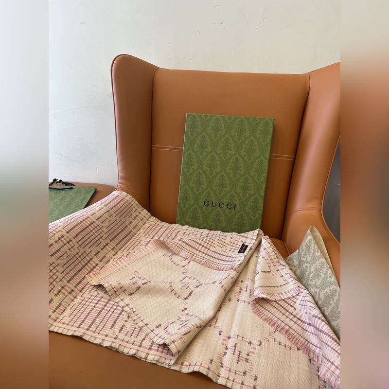 GUCCI 24年冬季雙G格紋新色玫粉色 好溫柔的配色~雙面設計， 罕見的坑條絞