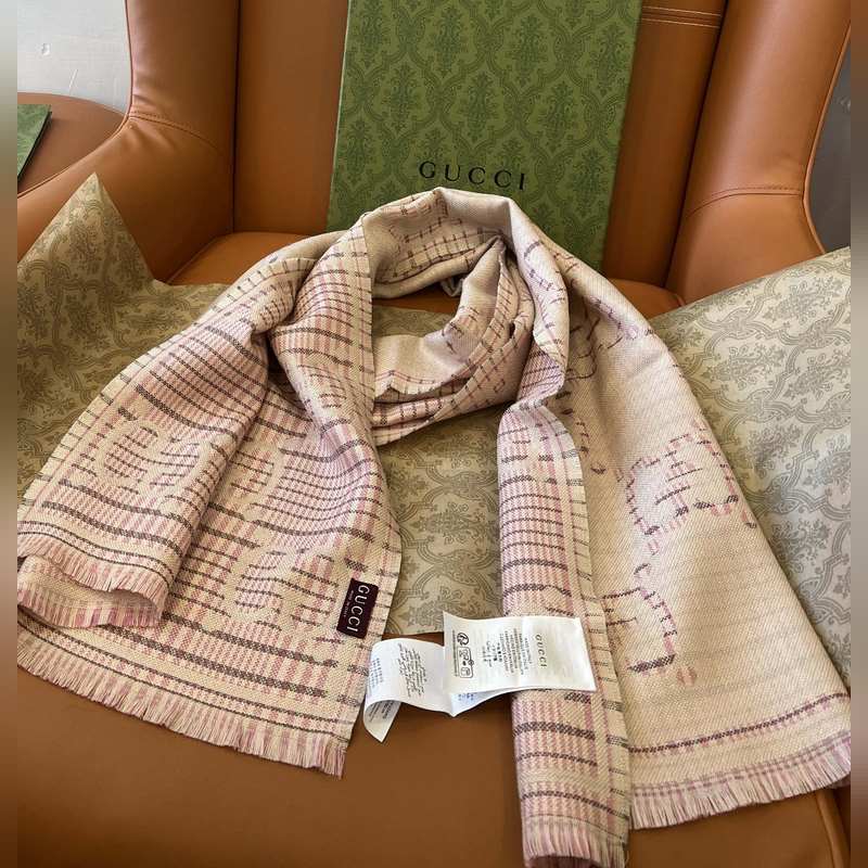 GUCCI 24年冬季雙G格紋新色玫粉色 好溫柔的配色~雙面設計， 罕見的坑條絞