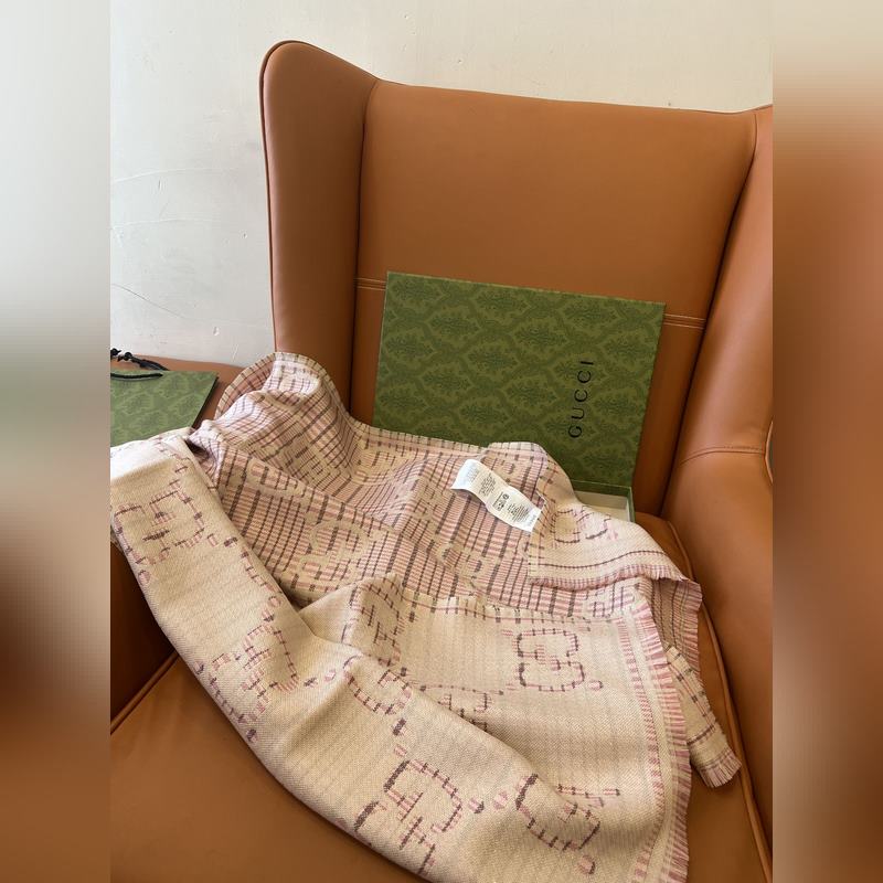 GUCCI 24年冬季雙G格紋新色玫粉色 好溫柔的配色~雙面設計， 罕見的坑條絞