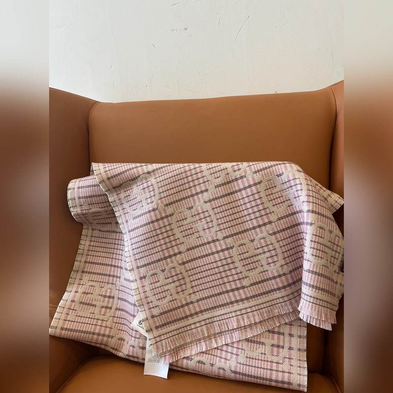 GUCCI 24年冬季雙G格紋新色玫粉色 好溫柔的配色~雙面設計， 罕見的坑條絞