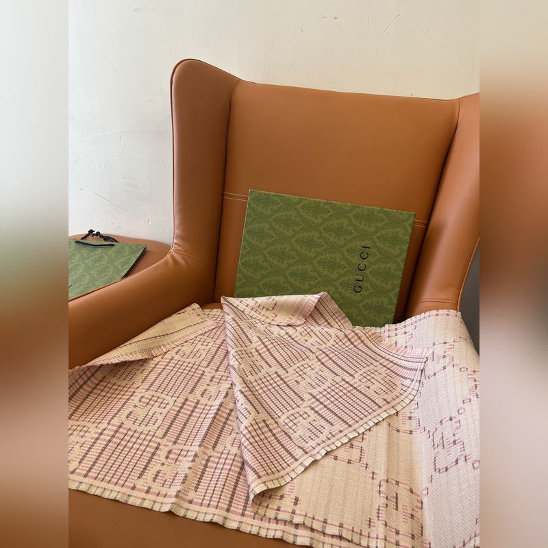 GUCCI 24年冬季雙G格紋新色玫粉色 好溫柔的配色~雙面設計， 罕見的坑條絞