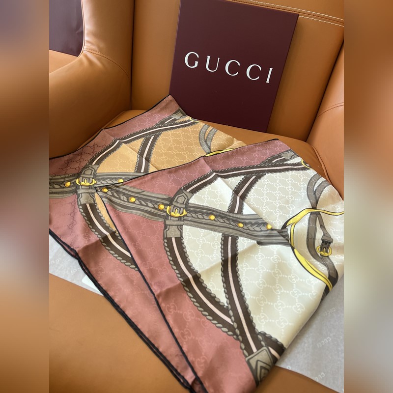 Gucci 25new 馬銜扣 Size：90x90cm 100% 斜紋真絲