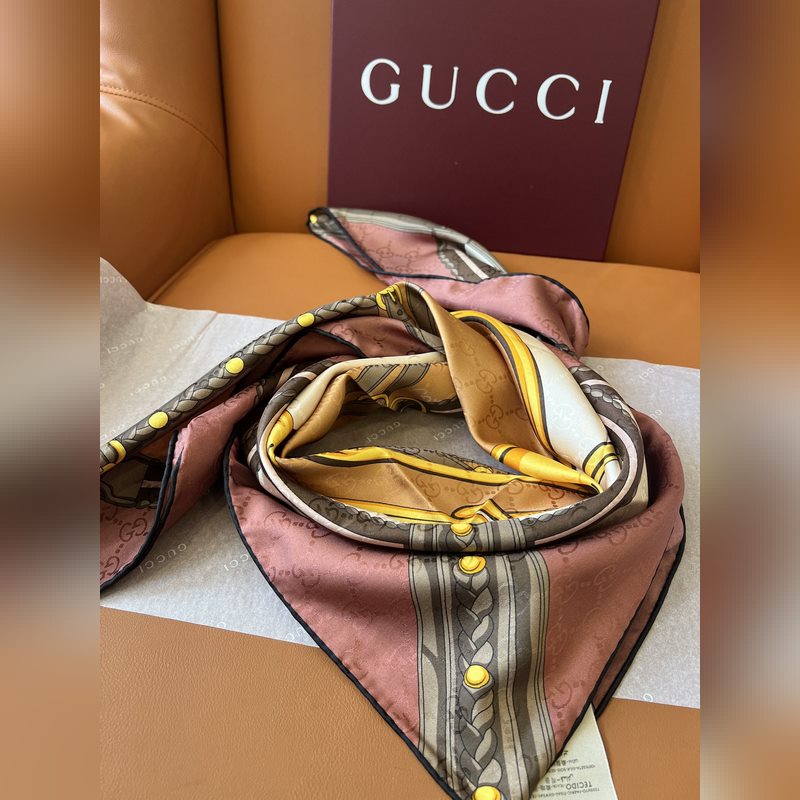 Gucci 25new 馬銜扣 Size：90x90cm 100% 斜紋真絲