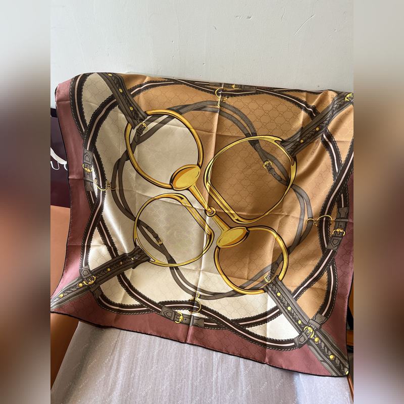 Gucci 25new 馬銜扣 Size：90x90cm 100% 斜紋真絲