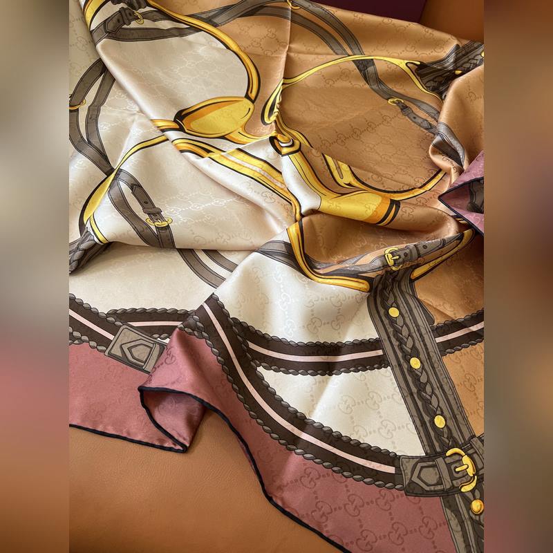 Gucci 25new 馬銜扣 Size：90x90cm 100% 斜紋真絲