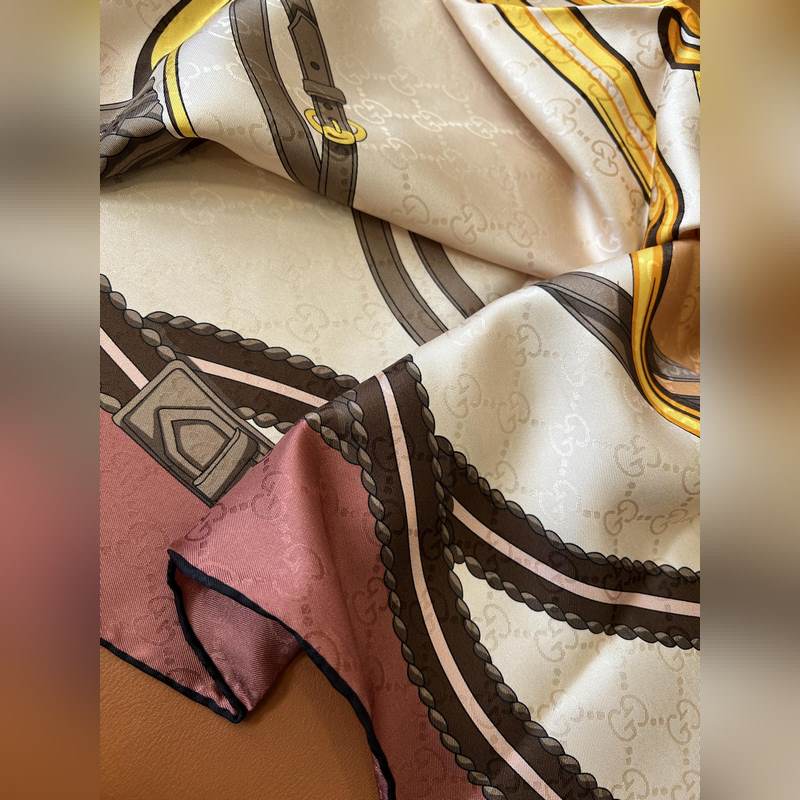 Gucci 25new 馬銜扣 Size：90x90cm 100% 斜紋真絲