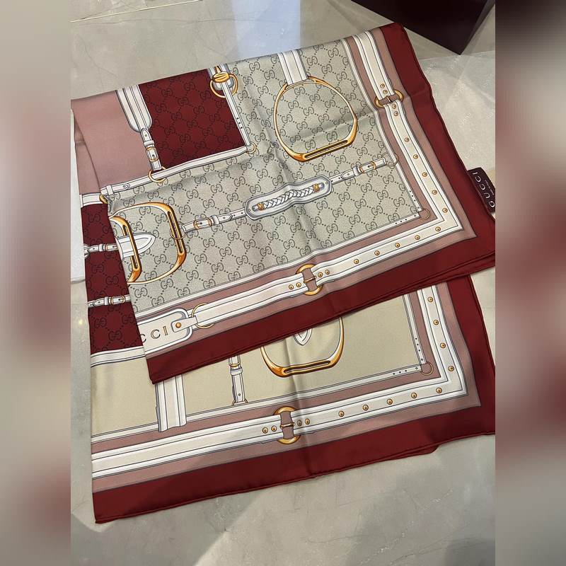 Gucci 25new 馬術(shù)銜扣 酒紅色和粉色 尺寸：90*90cm 材質(zhì)：1