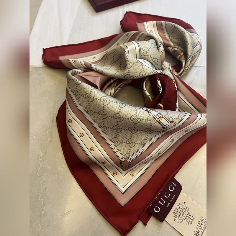 Gucci 25new 馬術(shù)銜扣 酒紅色和粉色 尺寸：90*90cm 材質(zhì)：1