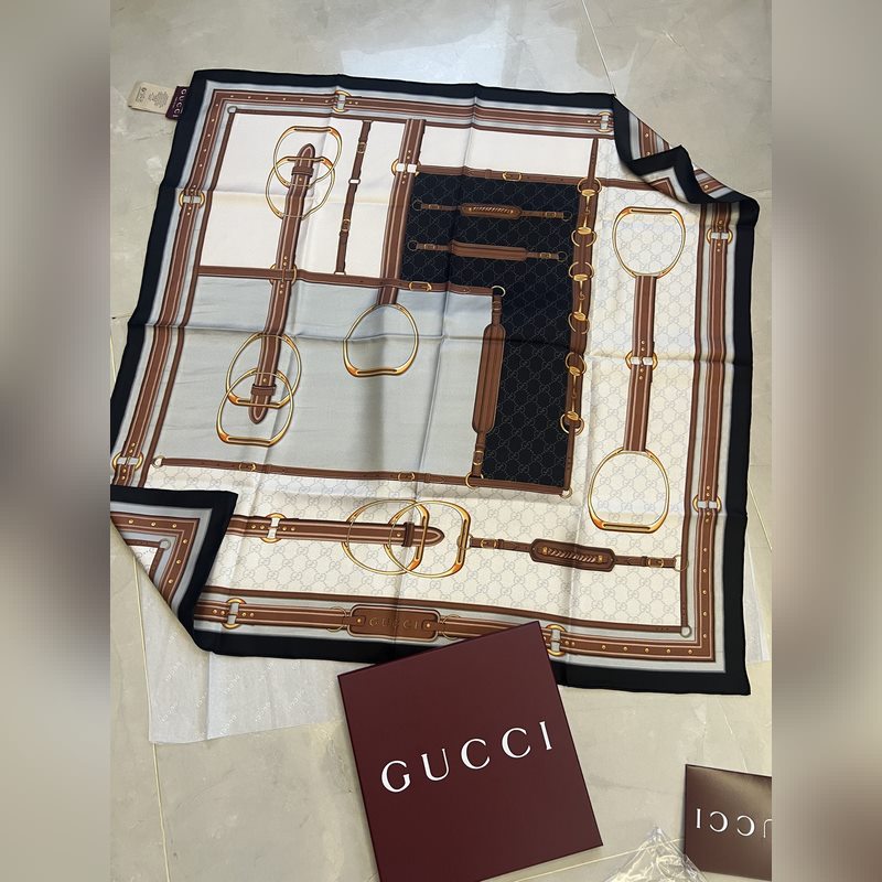 Gucci 25new 馬術銜扣 灰色和象牙白 尺寸：90*90cm 材質：1