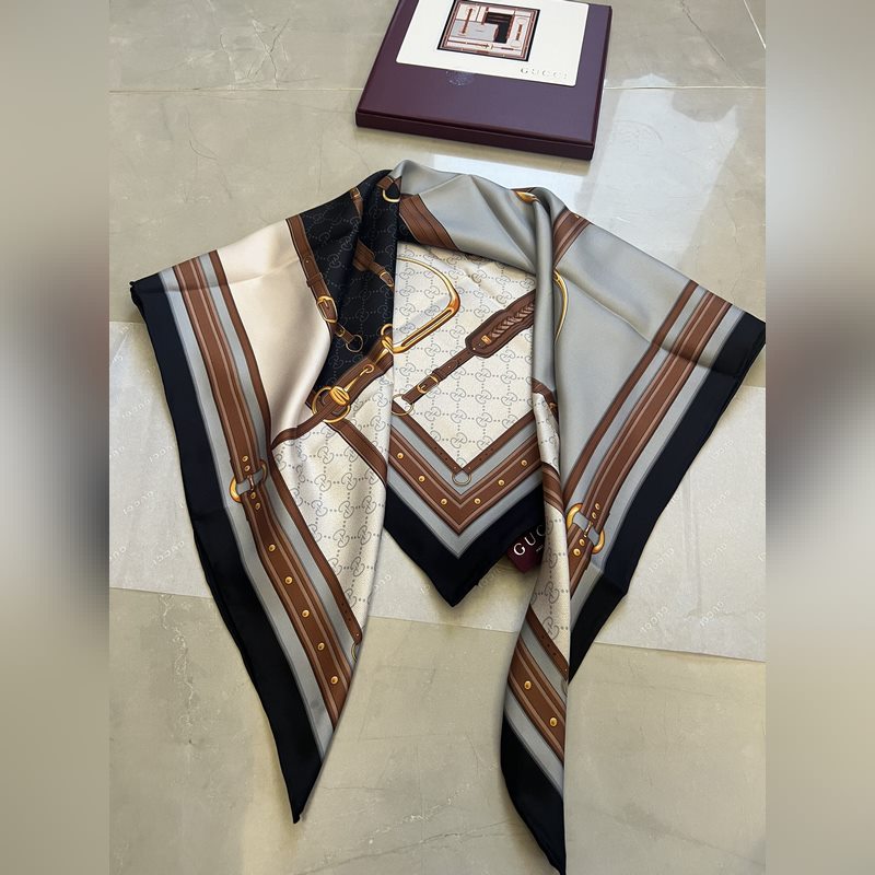 Gucci 25new 馬術銜扣 灰色和象牙白 尺寸：90*90cm 材質：1