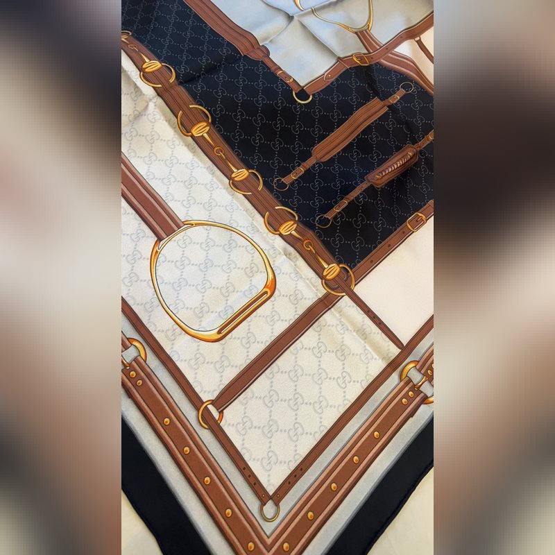 Gucci 25new 馬術銜扣 灰色和象牙白 尺寸：90*90cm 材質：1