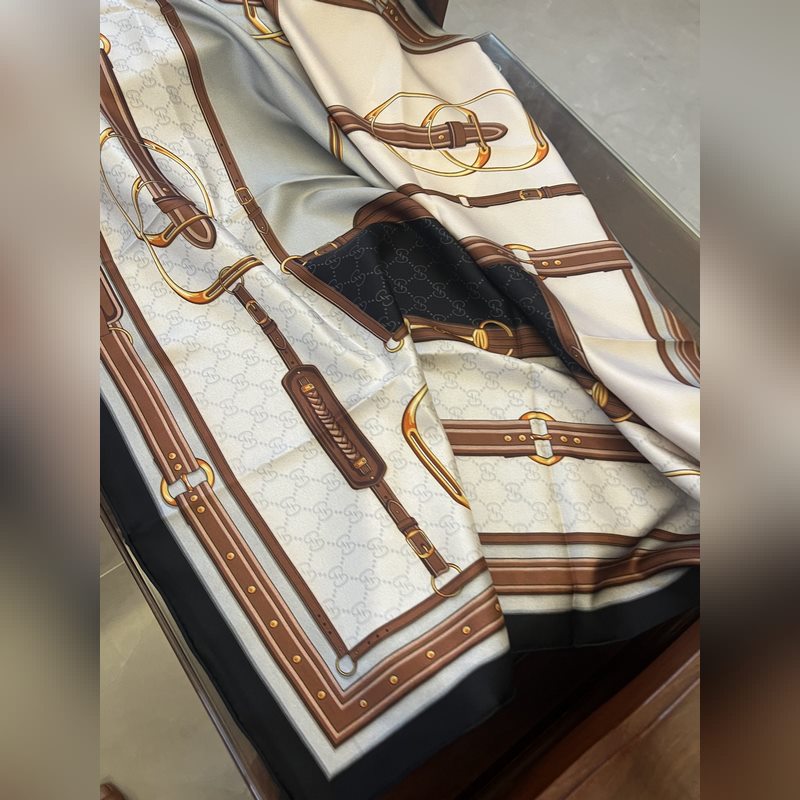 Gucci 25new 馬術銜扣 灰色和象牙白 尺寸：90*90cm 材質：1
