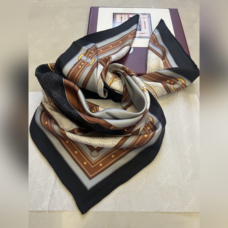 Gucci 25new 馬術銜扣 灰色和象牙白 尺寸：90*90cm 材質：1