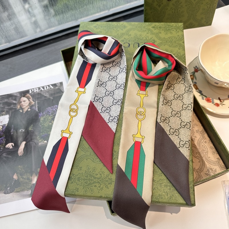 Gucci古馳twilly絲巾，皮帶金鎖 GG字母款式經(jīng)典，造型修長，兩端尖角設