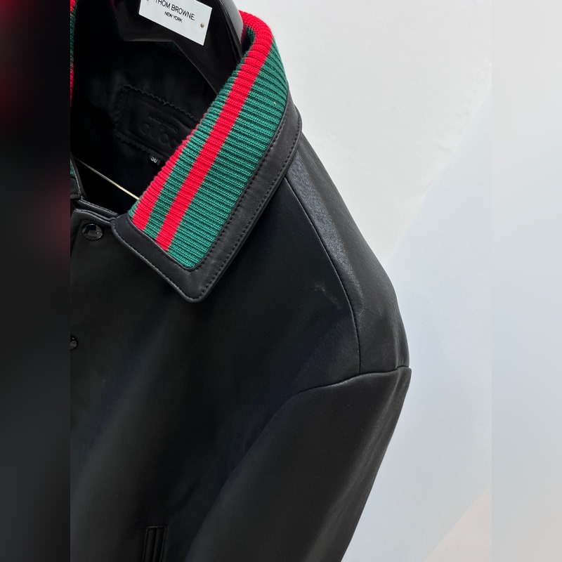 Gucci男士綿羊皮翻領夾克：意式風骨的不朽雕塑 當晨曦掠過佛羅倫薩老橋的弧線