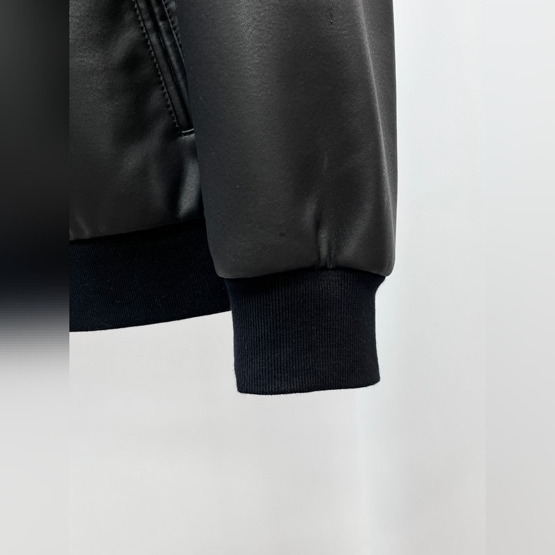 Gucci男士綿羊皮翻領夾克：意式風骨的不朽雕塑 當晨曦掠過佛羅倫薩老橋的弧線