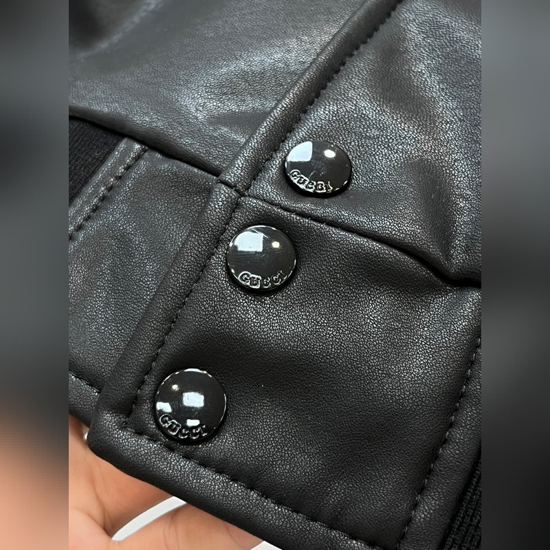 Gucci男士綿羊皮翻領夾克：意式風骨的不朽雕塑 當晨曦掠過佛羅倫薩老橋的弧線