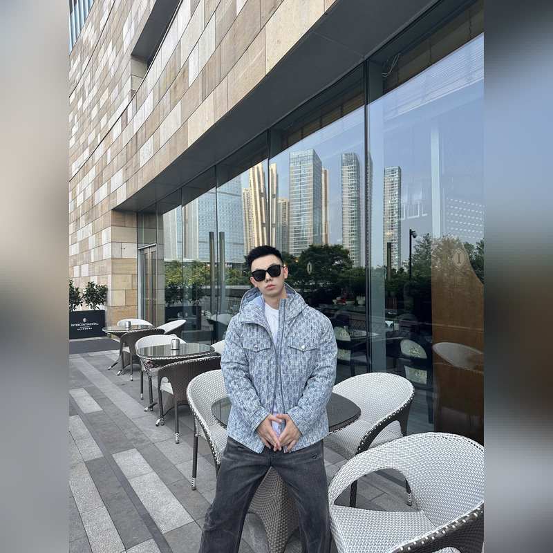 GUCCI 羽絨服 提花定制牛仔羽絨服外套 冬季裡的避風(fēng)港，全衣的五金采用的是原