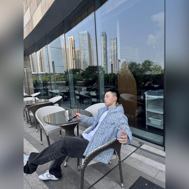 GUCCI 羽絨服 提花定制牛仔羽絨服外套 冬季裡的避風(fēng)港，全衣的五金采用的是原