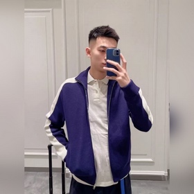 Gucci 學院風開衫毛衫外套、紗線采用100純棉，克重高達1100克，工藝複雜