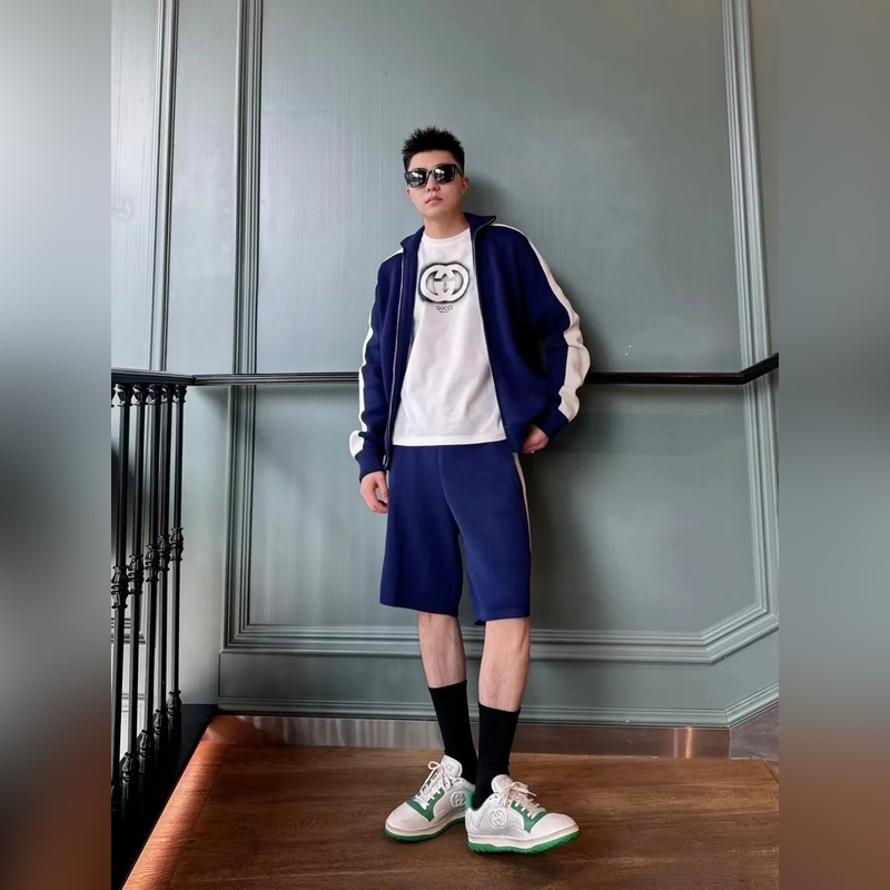 Gucci 學院風開衫毛衫外套、紗線采用100純棉，克重高達1100克，工藝複雜