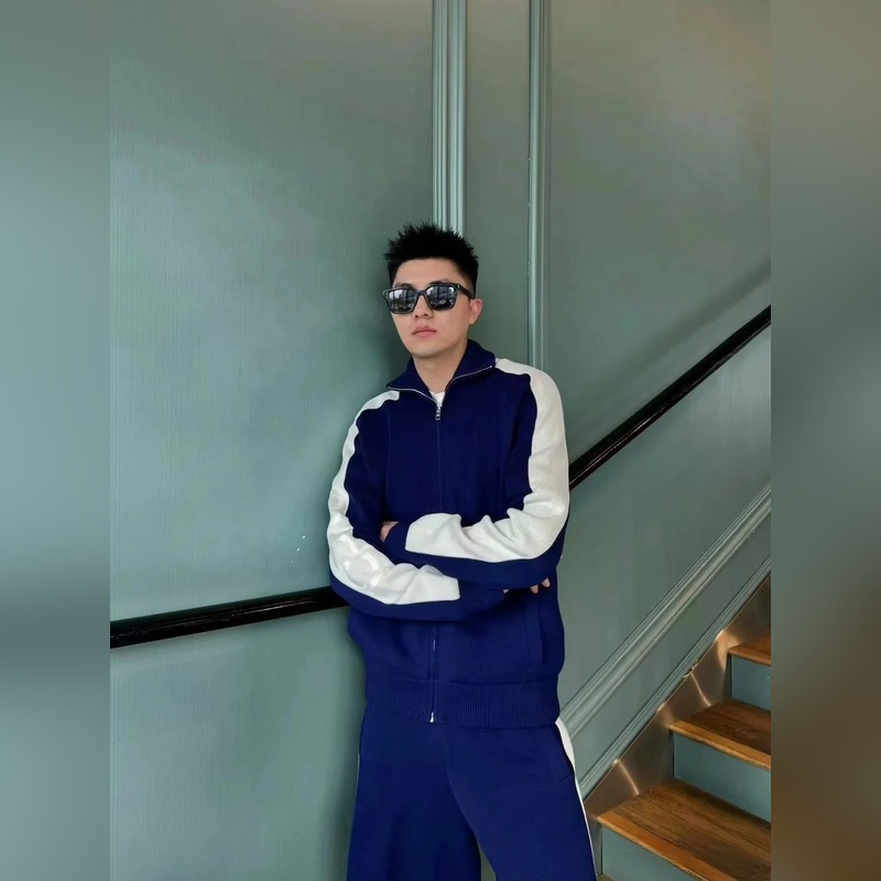 Gucci 學院風開衫毛衫外套、紗線采用100純棉，克重高達1100克，工藝複雜