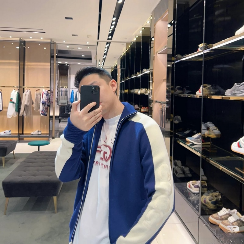 Gucci 學院風開衫毛衫外套、紗線采用100純棉，克重高達1100克，工藝複雜