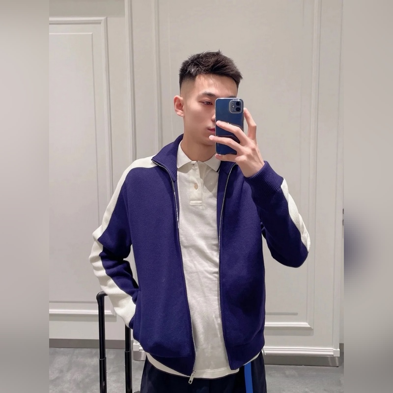 Gucci 學院風開衫毛衫外套、紗線采用100純棉，克重高達1100克，工藝複雜