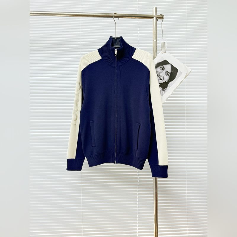 Gucci 學院風開衫毛衫外套、紗線采用100純棉，克重高達1100克，工藝複雜