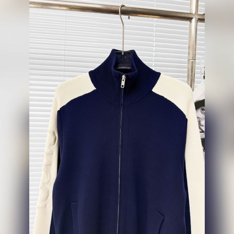 Gucci 學院風開衫毛衫外套、紗線采用100純棉，克重高達1100克，工藝複雜