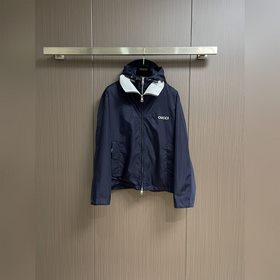 Gucci飾貼飾斜紋尼龍夾克z，選用100 錦綸纖維緊密編織而成的藍色密織斜紋尼