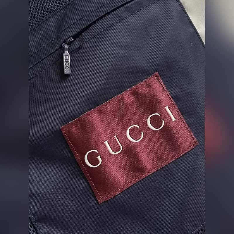 Gucci飾貼飾斜紋尼龍夾克z，選用100 錦綸纖維緊密編織而成的藍色密織斜紋尼