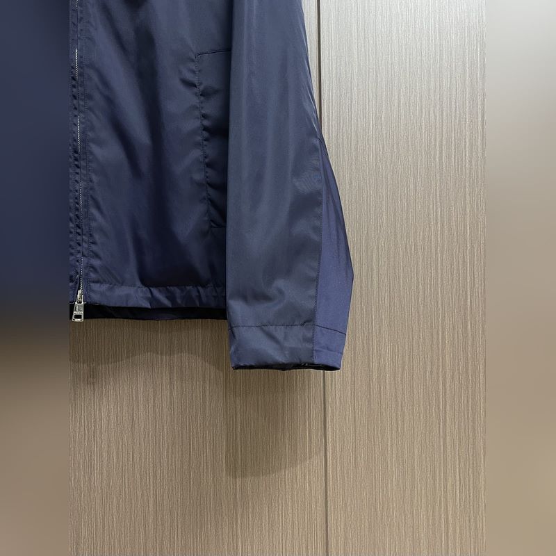 Gucci飾貼飾斜紋尼龍夾克z，選用100 錦綸纖維緊密編織而成的藍色密織斜紋尼
