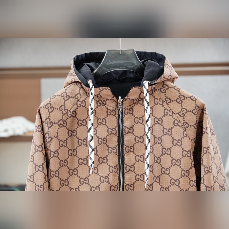 Gucci古奇-2026SS早秋新品 暗紋提花連帽夾克。客供五金裝飾輔料，面料采
