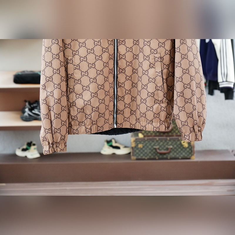 Gucci古奇-2026SS早秋新品 暗紋提花連帽夾克。客供五金裝飾輔料，面料采