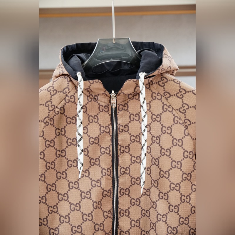 Gucci古奇-2026SS早秋新品 暗紋提花連帽夾克。客供五金裝飾輔料，面料采
