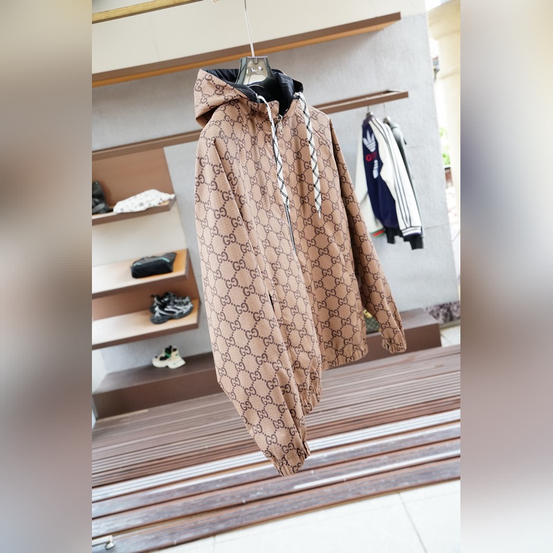 Gucci古奇-2026SS早秋新品 暗紋提花連帽夾克。客供五金裝飾輔料，面料采
