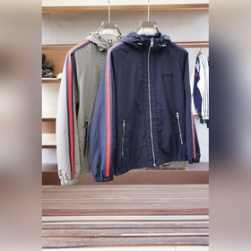 Gucci古奇-2026SS早秋新品 連帽夾克。客供五金裝飾輔料，面料采用了雙層