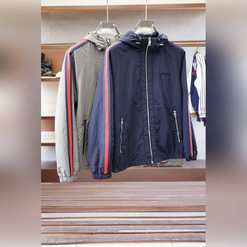 Gucci古奇-2026SS早秋新品 連帽夾克。客供五金裝飾輔料，面料采用了雙層
