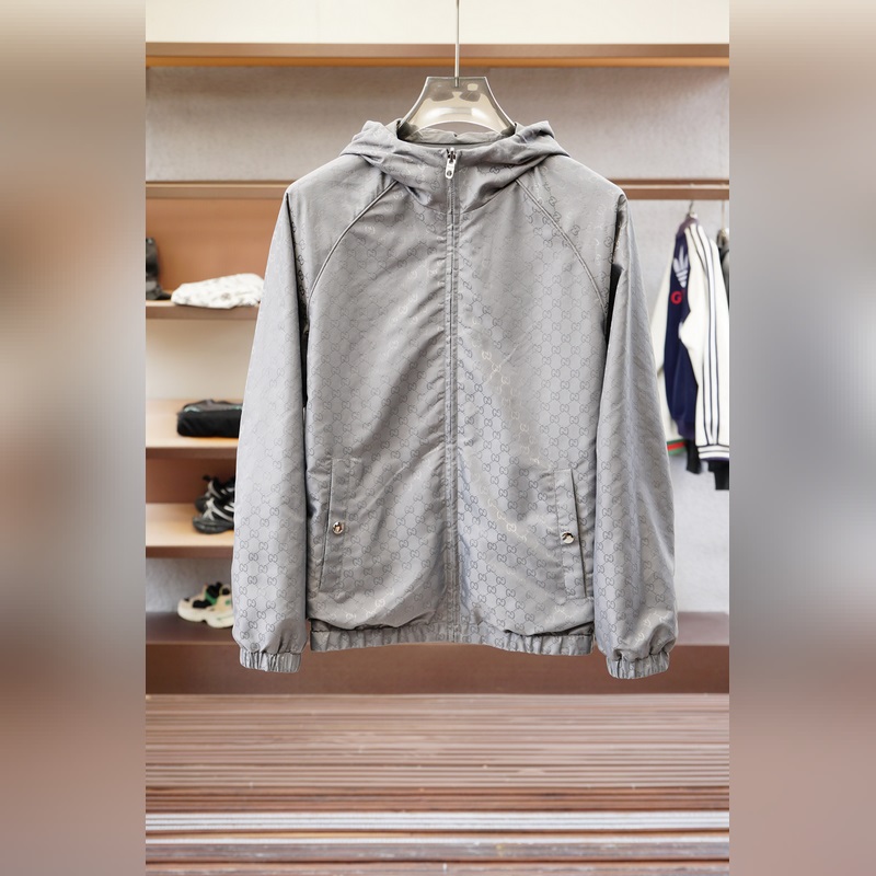 Gucci古奇-2026SS早秋新品 連帽夾克。客供五金裝飾輔料，面料采用了雙層