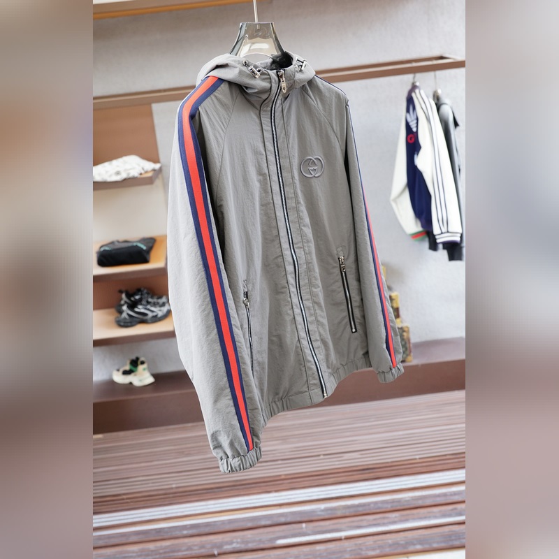 Gucci古奇-2026SS早秋新品 連帽夾克。客供五金裝飾輔料，面料采用了雙層