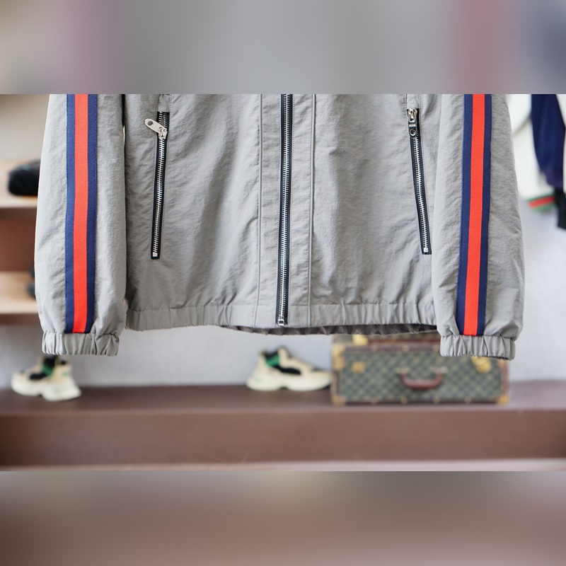 Gucci古奇-2026SS早秋新品 連帽夾克。客供五金裝飾輔料，面料采用了雙層