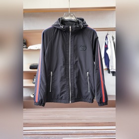 Gucci古奇-2026SS早秋新品 連帽夾克。客供五金裝飾輔料，面料采用了雙層