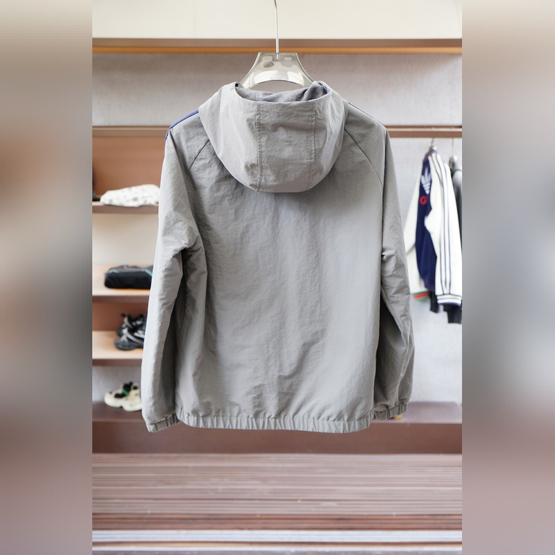 Gucci古奇-2026SS早秋新品 連帽夾克。客供五金裝飾輔料，面料采用了雙層