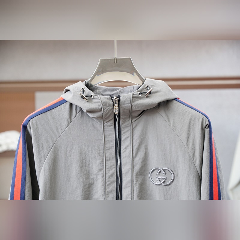 Gucci古奇-2026SS早秋新品 連帽夾克。客供五金裝飾輔料，面料采用了雙層