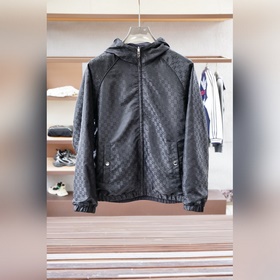 Gucci古奇-2026SS早秋新品 連帽夾克。客供五金裝飾輔料，面料采用了雙層