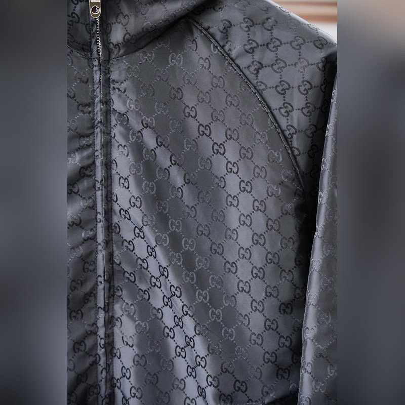 Gucci古奇-2026SS早秋新品 連帽夾克。客供五金裝飾輔料，面料采用了雙層