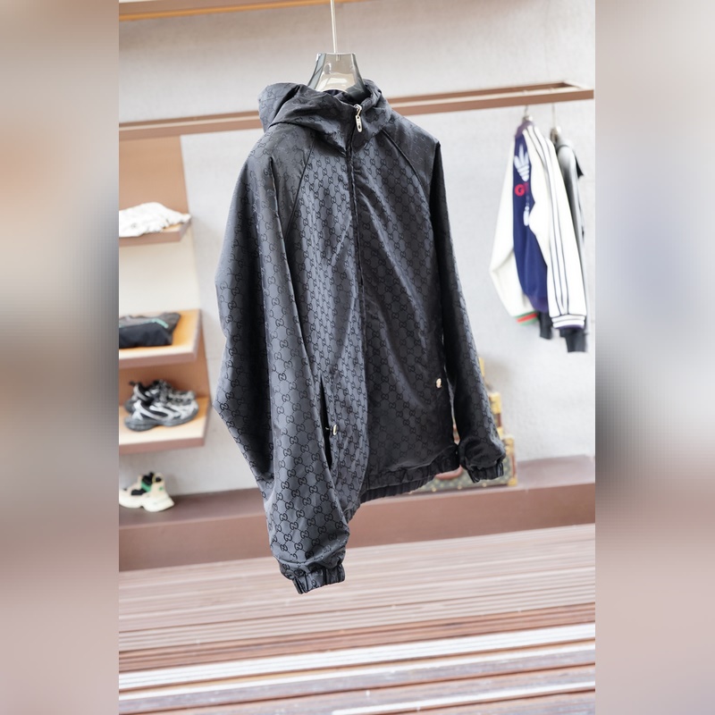 Gucci古奇-2026SS早秋新品 連帽夾克。客供五金裝飾輔料，面料采用了雙層