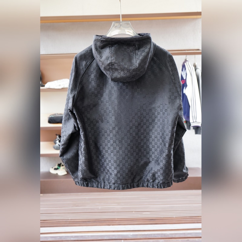 Gucci古奇-2026SS早秋新品 連帽夾克。客供五金裝飾輔料，面料采用了雙層